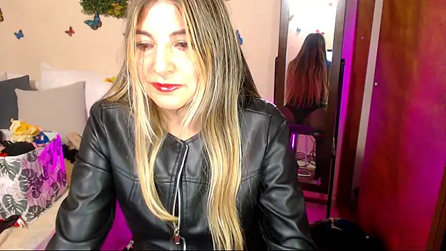 Jolie-Mature's Live XXX Chat