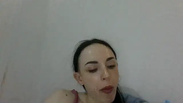 Trinsy_Love Adlı Modelin Canlı XXX Sohbeti