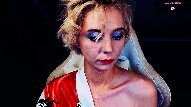 Blondice Chat XXX in diretta