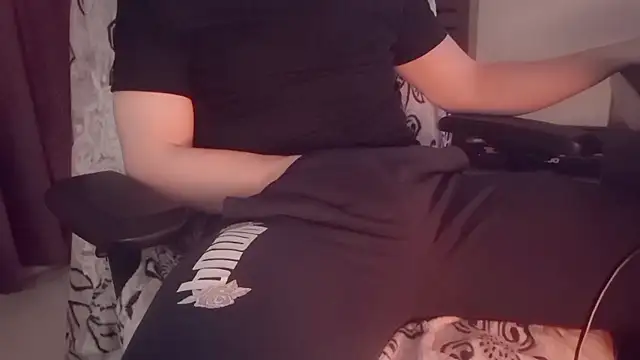 meow199410 网络视讯表演