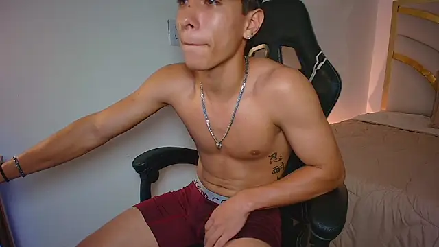 Ryaan_Stone Live XXX-Chat