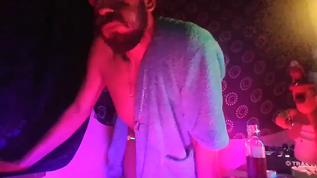 צ'אט XXX בשידור חי של Guyst049