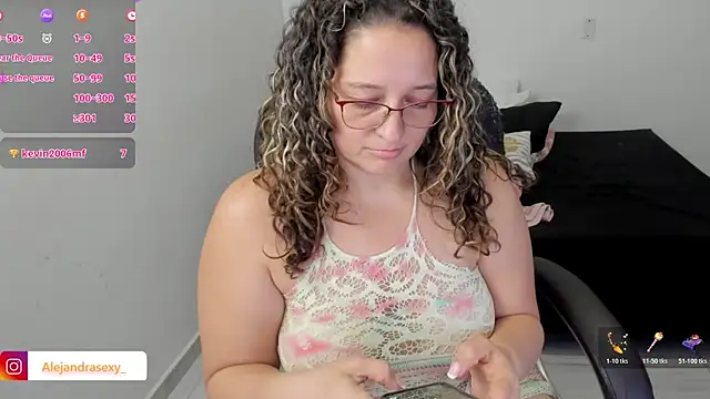 צ'אט XXX בשידור חי של alejandra_milf_