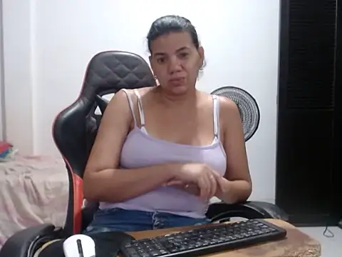 XXX chat uživo modela Adriana_0312