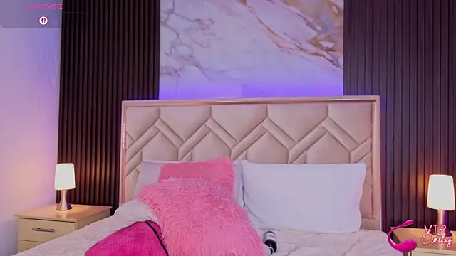 MiaaFarrel Adlı Modelin Canlı XXX Sohbeti