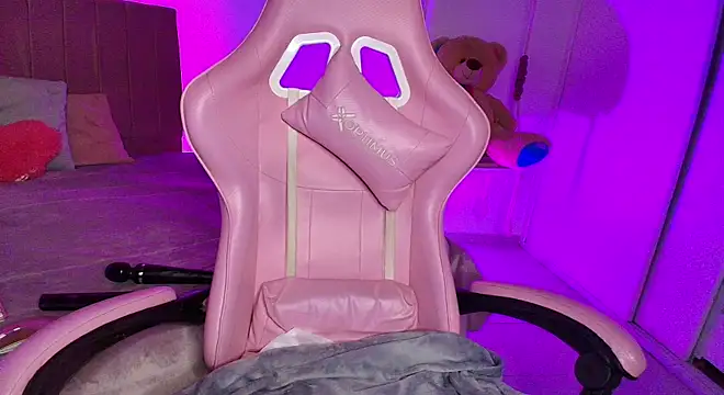 uchiiky_doll Adlı Modelin Canlı XXX Sohbeti