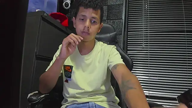 boy_bigcock24cm লাইভ XXX চ্যাট