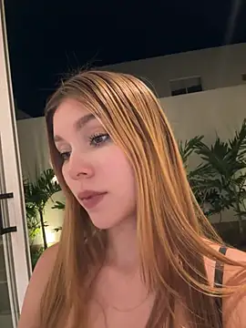 Nikii__ élő XXX-chatje
