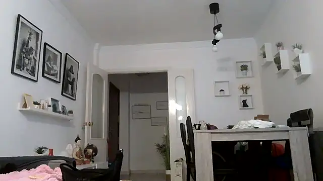 yanick931 Adlı Modelin Canlı XXX Sohbeti