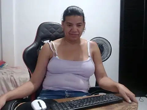Adriana_0312's Live XXX Chat
