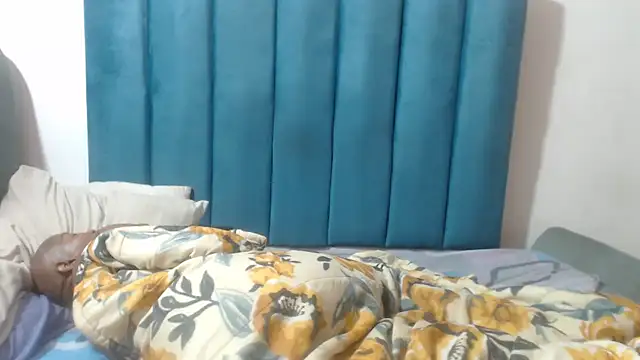 XXX chat uživo modela THICKPUSSYDIVAX_