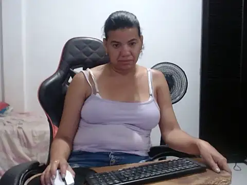 Adriana_0312 – Naživo XXX chat