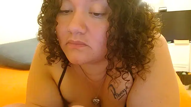 HeidiSanabria's Live XXX Chat