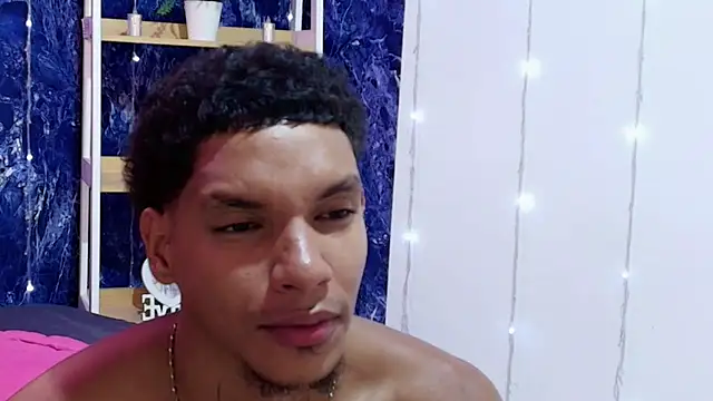 צ'אט XXX בשידור חי של kai_storm77