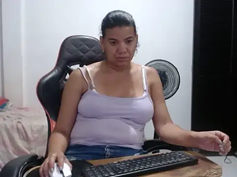 Adriana_0312 – Naživo XXX chat