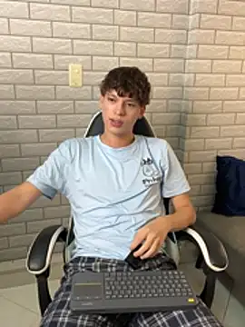 Chat +18 de Nicola_hard ao vivo