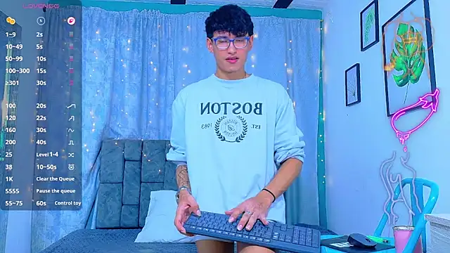 NicolasTorrez's Live XXX Chat