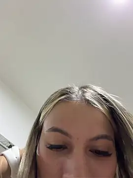 Mia_Rosee1 Adlı Modelin Canlı XXX Sohbeti
