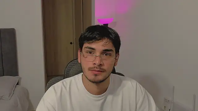 thiaann Chat XXX in diretta