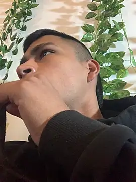 Emiliano_Reyes Adlı Modelin Web Kamerası Şovu