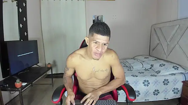 Show modela Toptony22 na web-kameri
