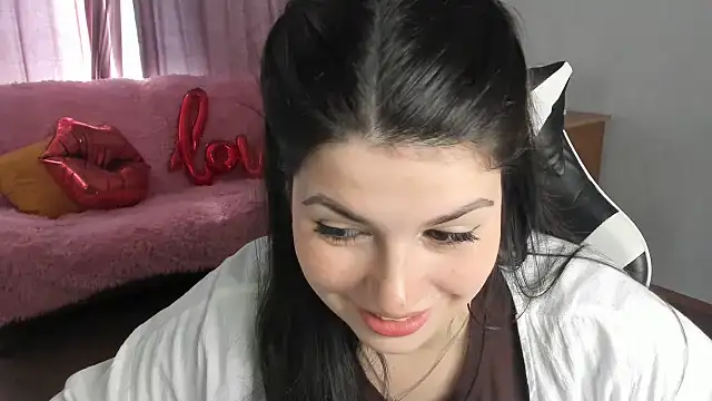 KisaModel Adlı Modelin Canlı XXX Sohbeti