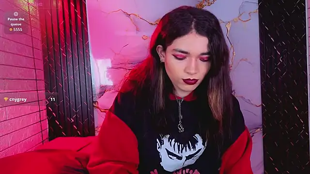 MaeveKuro Adlı Modelin Canlı XXX Sohbeti