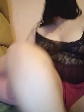 Lara-_-28 Adlı Modelin Canlı XXX Sohbeti