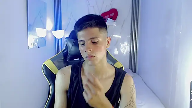 Chat +18 de Ascii_one ao vivo
