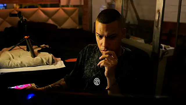 AlphaMasterXxx 现场XXX聊天
