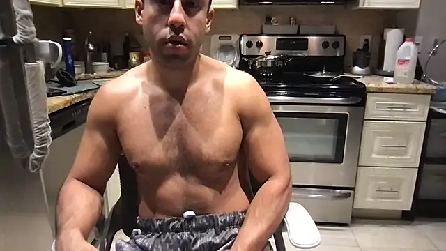 BigGuyMuscle élő XXX-chatje