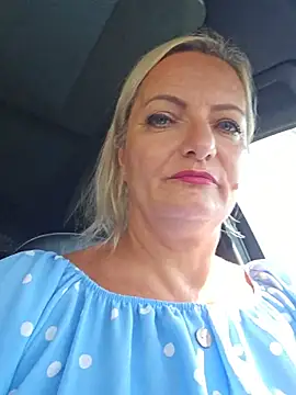 LadyTouch live XXX chat