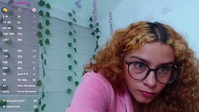 Sarabubbie's Live XXX Chat