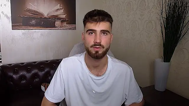 KyloEast Webcam show