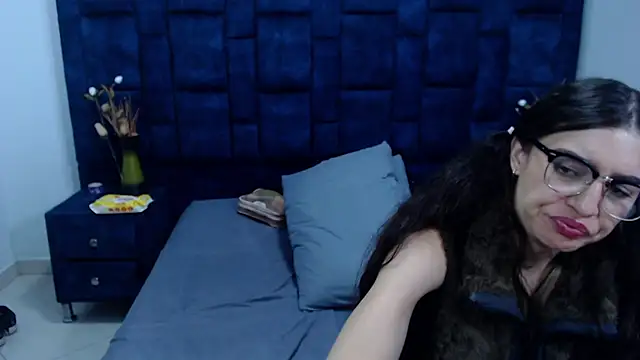XXX chat uživo modela GroupNoLimits
