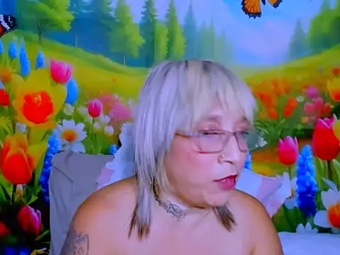 indianroxy Adlı Modelin Canlı XXX Sohbeti