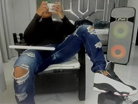 Show modela master_leather na web-kameri