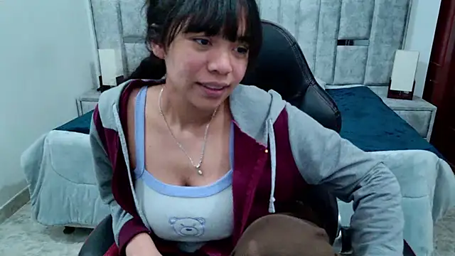 XXX chat uživo modela laureentt_