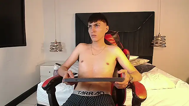 Živý XXX chat LeoDrake_