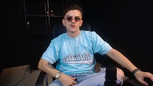 Chat +18 de FelixStarkk ao vivo