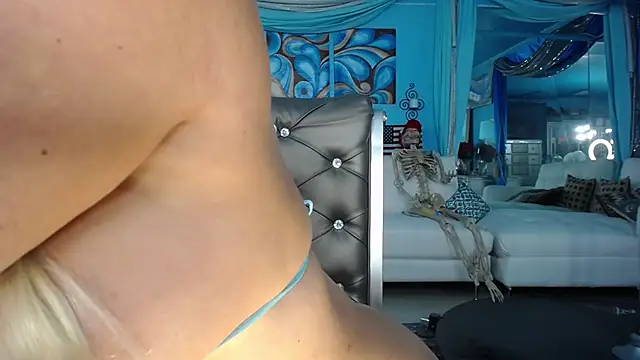 Chat XXX en directo de ADRIANNA_FOX