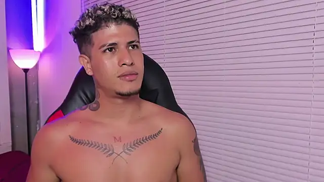 dominic_connor Chat XXX in diretta