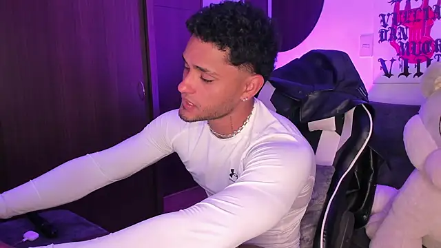 Živý XXX chat Alessandro_Vanni