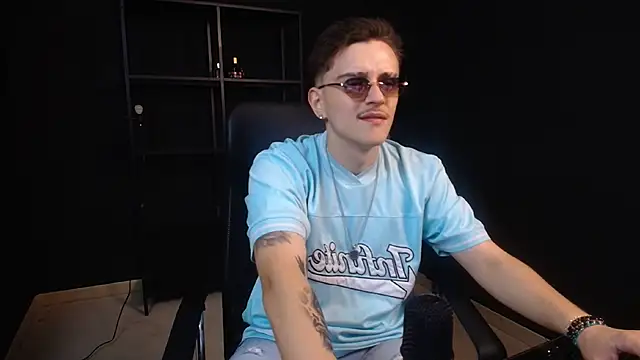 Chat +18 de FelixStarkk ao vivo