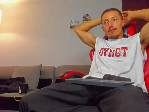 XXX chat uživo modela Master_Orioon
