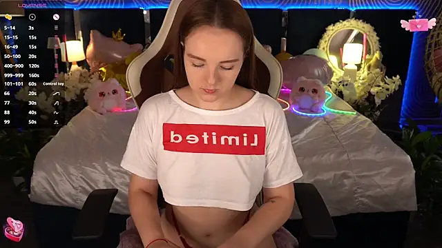 FoxyShy Adlı Modelin Canlı XXX Sohbeti