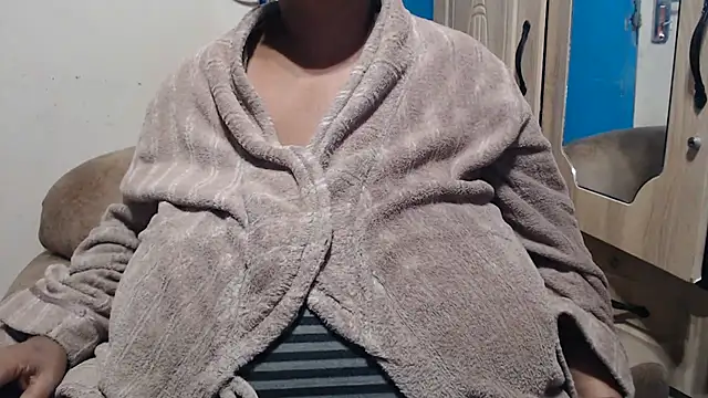 CUTEFIRMMELONSS Adlı Modelin Canlı XXX Sohbeti