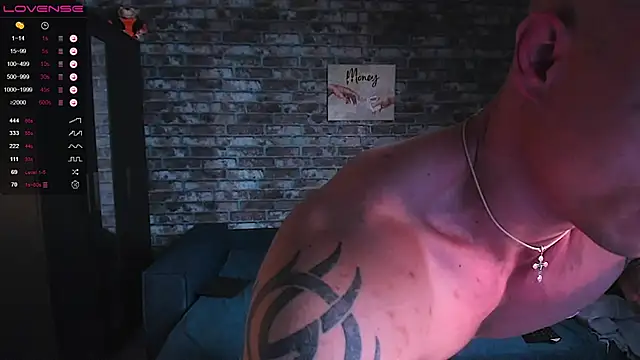 mark_normal élő XXX-chatje