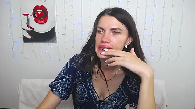 MilaLoona's Live XXX Chat