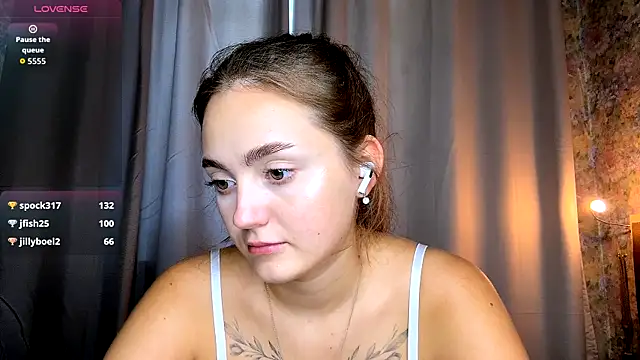 LoraDavi's Live XXX Chat
